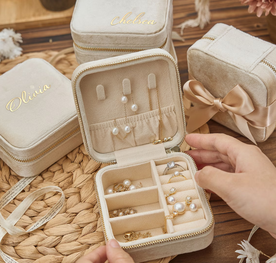 Personalized Jewelry Box, Custom Velvet Travel Case, Wedding Favors, Bridesmaid Gift, Birthday Gift, Gift for Her, Best Gift for Mom