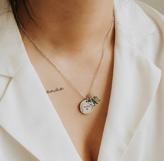 Personalized Gift Jewelry Mom Necklace Grandma Gifts Birthstone Necklace for Mom Mama Nana Family Wreath Pendant Necklace Stocking Stuffer