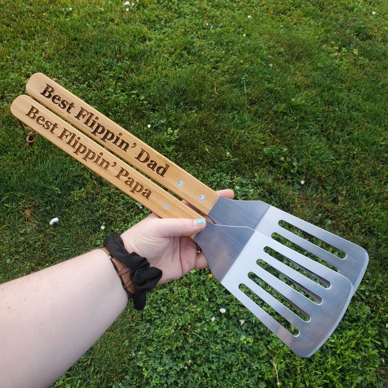 Best Flippin' Papa Uncle Dad Brother Spatula | Grilling Barbecue Spatula Tool | Unique Mother's Day Gift For Him Outdoor BBQ