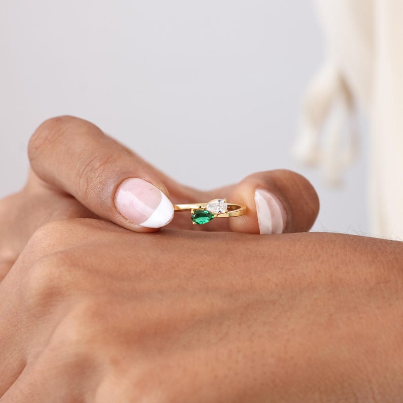 Engraved Birthstone Minimalist Ring | Custom Teardrop Family Gemstone Jewelry | Dainty Personalized Band Ring with Infinity Crystals