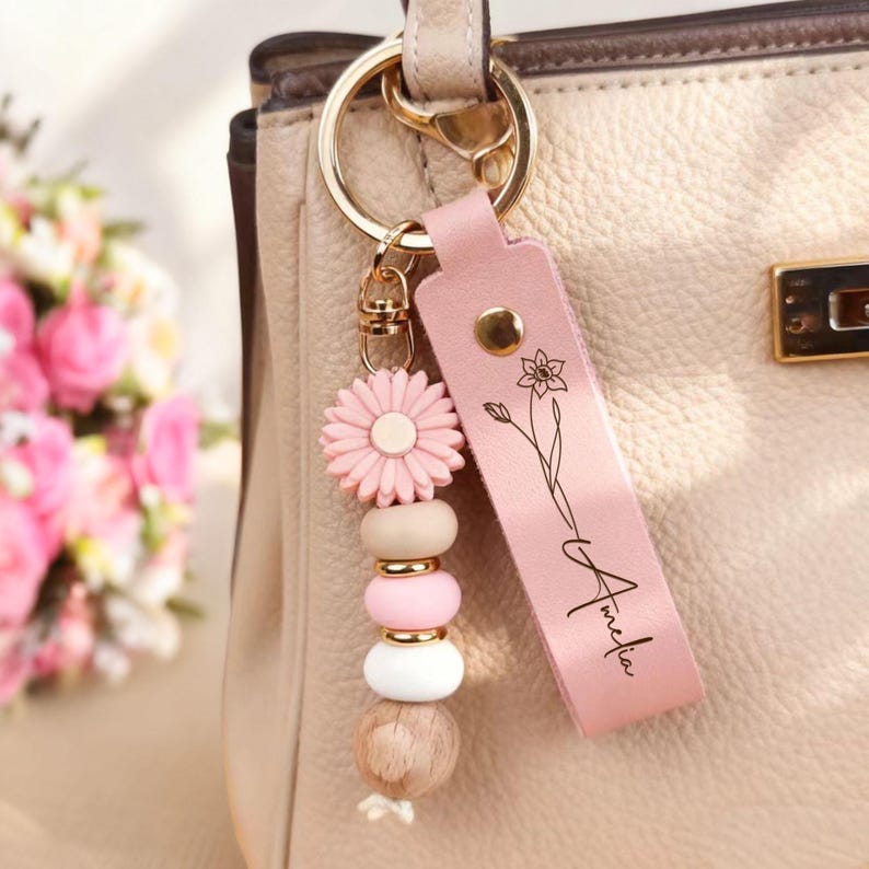 Personalized PU Leather Keychain Daisy Bead Pendant¨C Custom Name, Birthday Flower Keychain, Perfect Bag Charm, Mother's Day Anniversary Gift