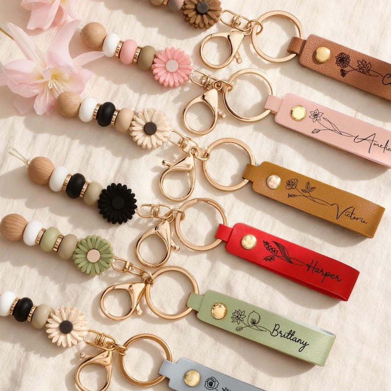 Personalized PU Leather Keychain Daisy Bead Pendant¨C Custom Name, Birthday Flower Keychain, Perfect Bag Charm, Mother's Day Anniversary Gift