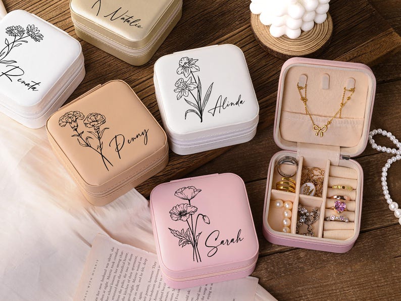 Personalized travel jewelry box,Bridesmaid Gifts,Bridesmaid Jewelry Case,jewelry box with birth flower,Custom Name Jewelry Box,gift for her